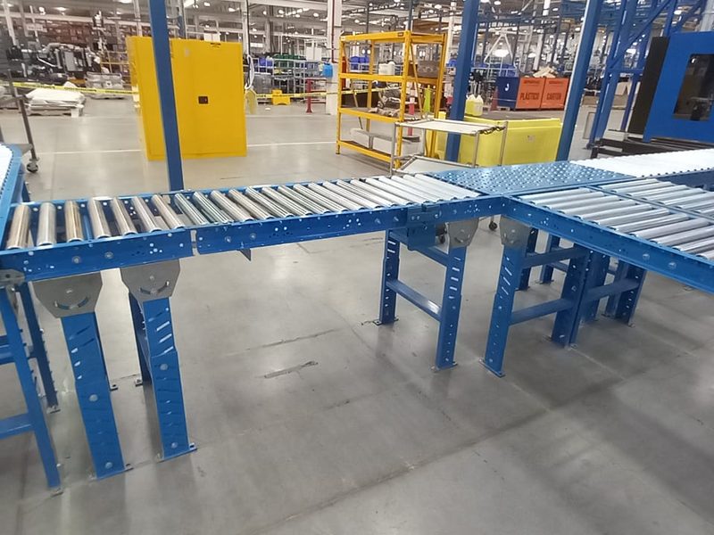 Layout de transportadores de rodillos integrado a la operación de un CEDIS