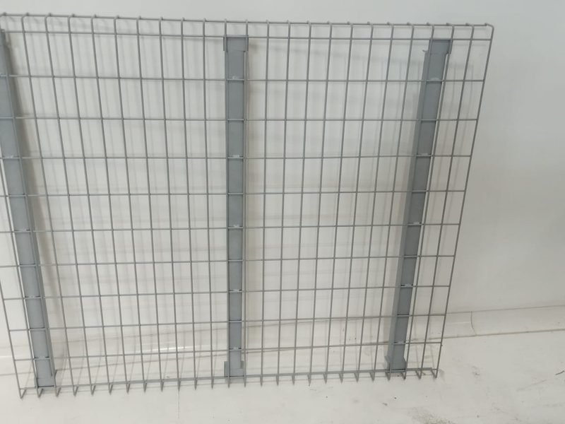 Parrilla de alambre (wire deck) para nivel de rack fabricada por Racks Solutions México
